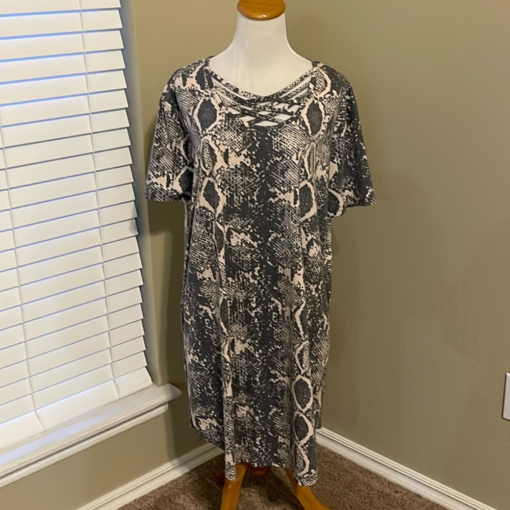 ❤️ T-shirt dress by L&B.  Size Large